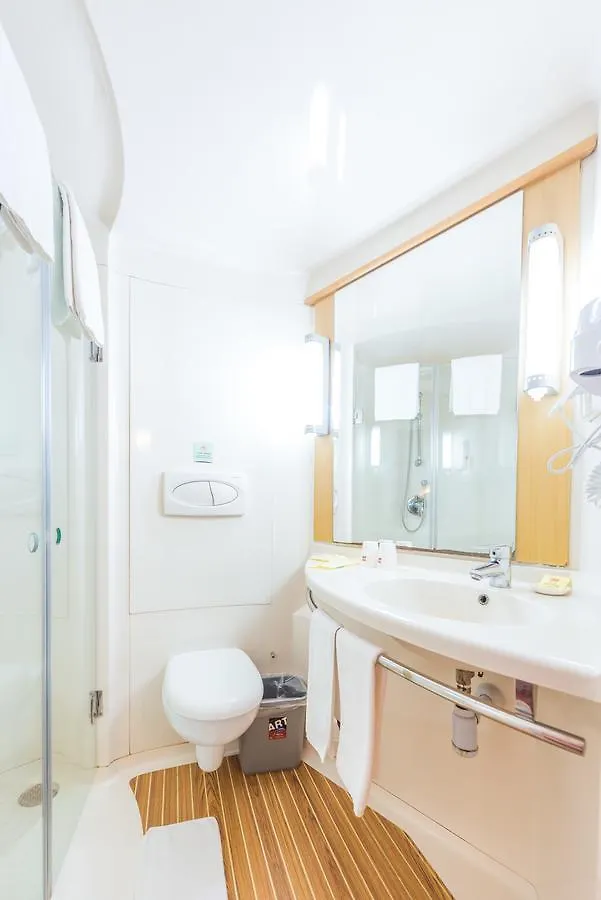 Ibis Shanghai Xujiahui 3*,  China