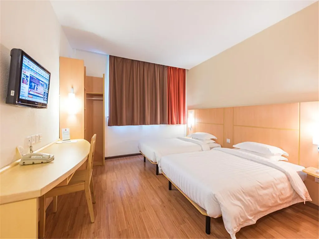 Ibis Shanghai Xujiahui