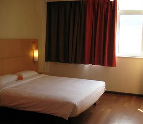 Ibis Shanghai Xujiahui 3*,