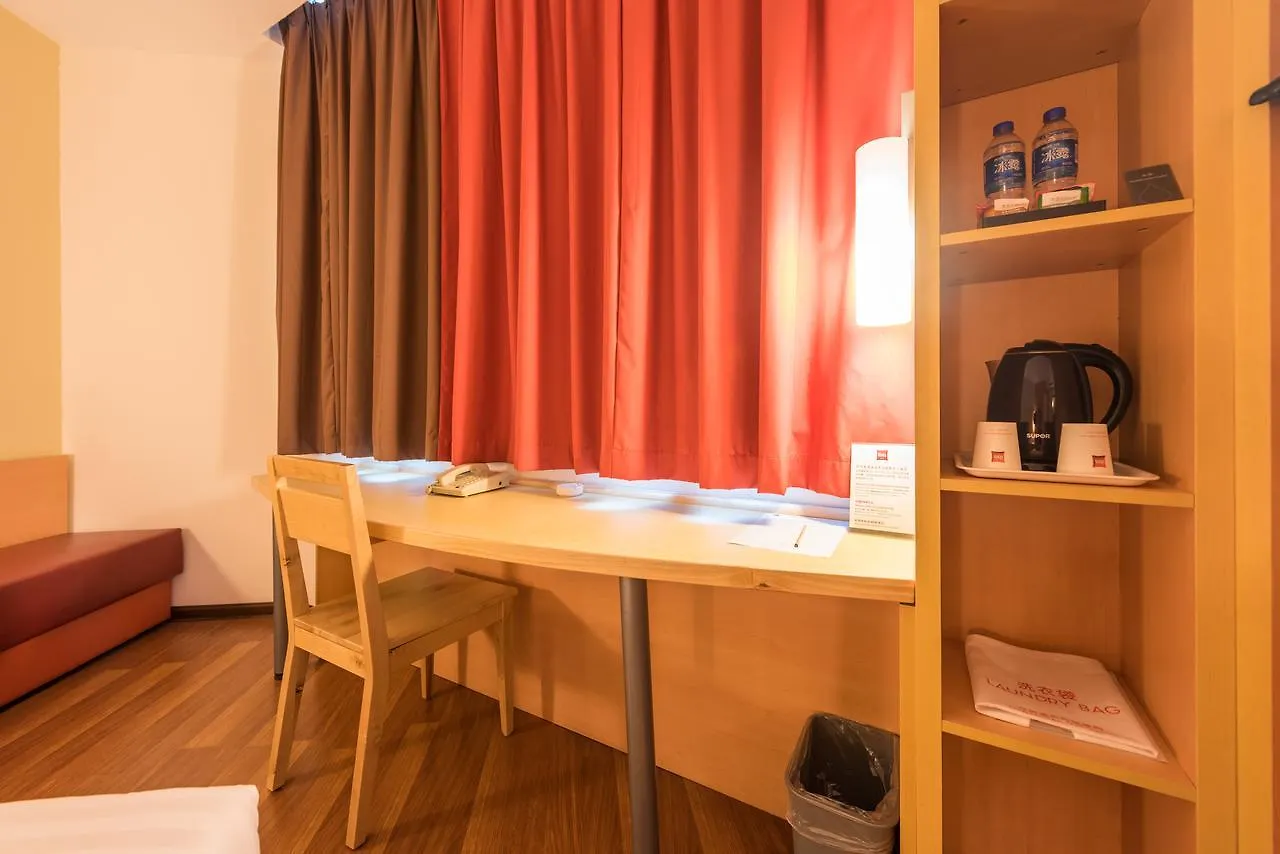 Hotel Ibis Shanghai Xujiahui
