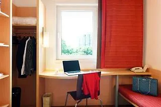 Ibis Shanghai Xujiahui Hotel