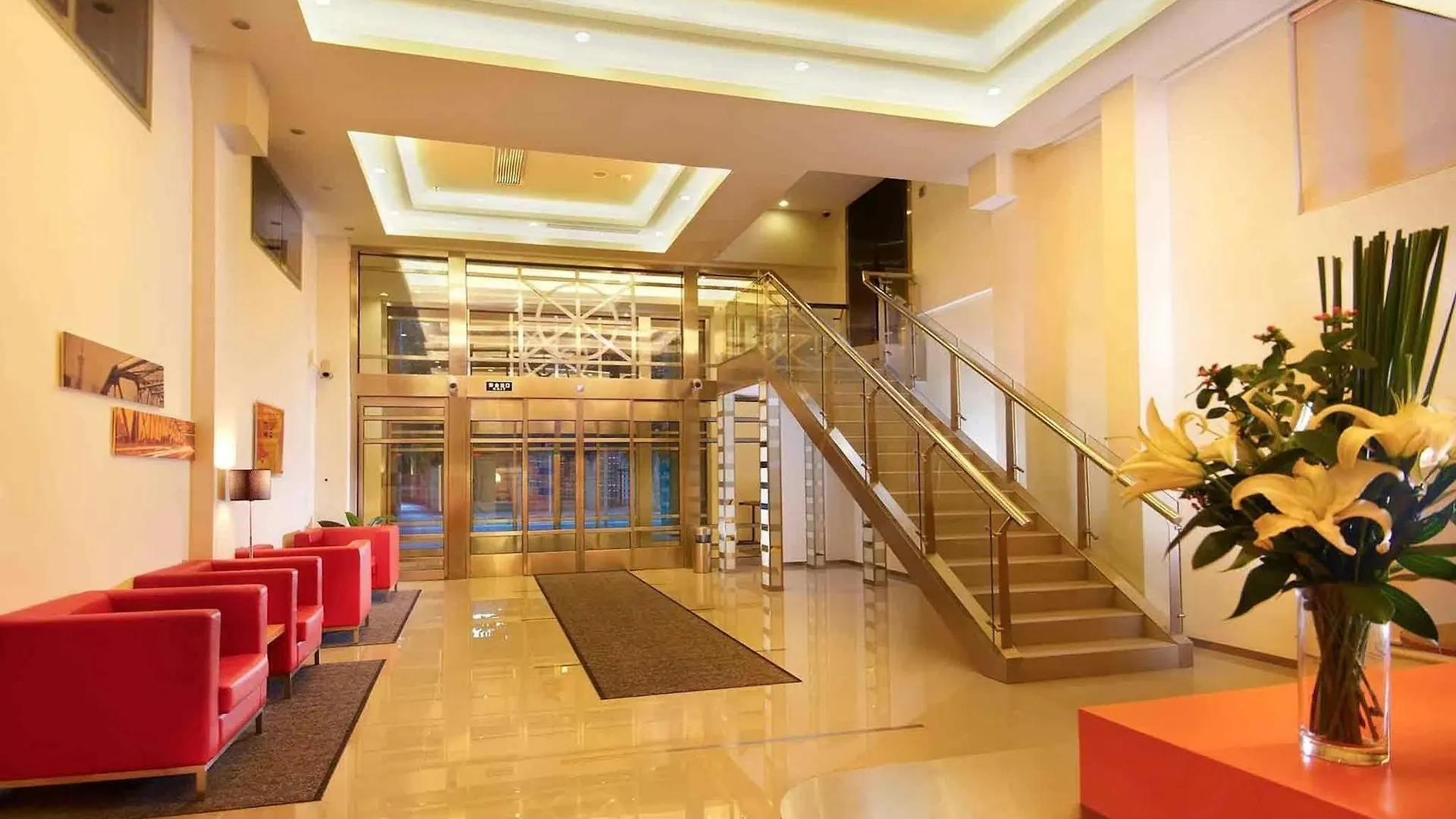 Ibis Shanghai Xujiahui Hotel
