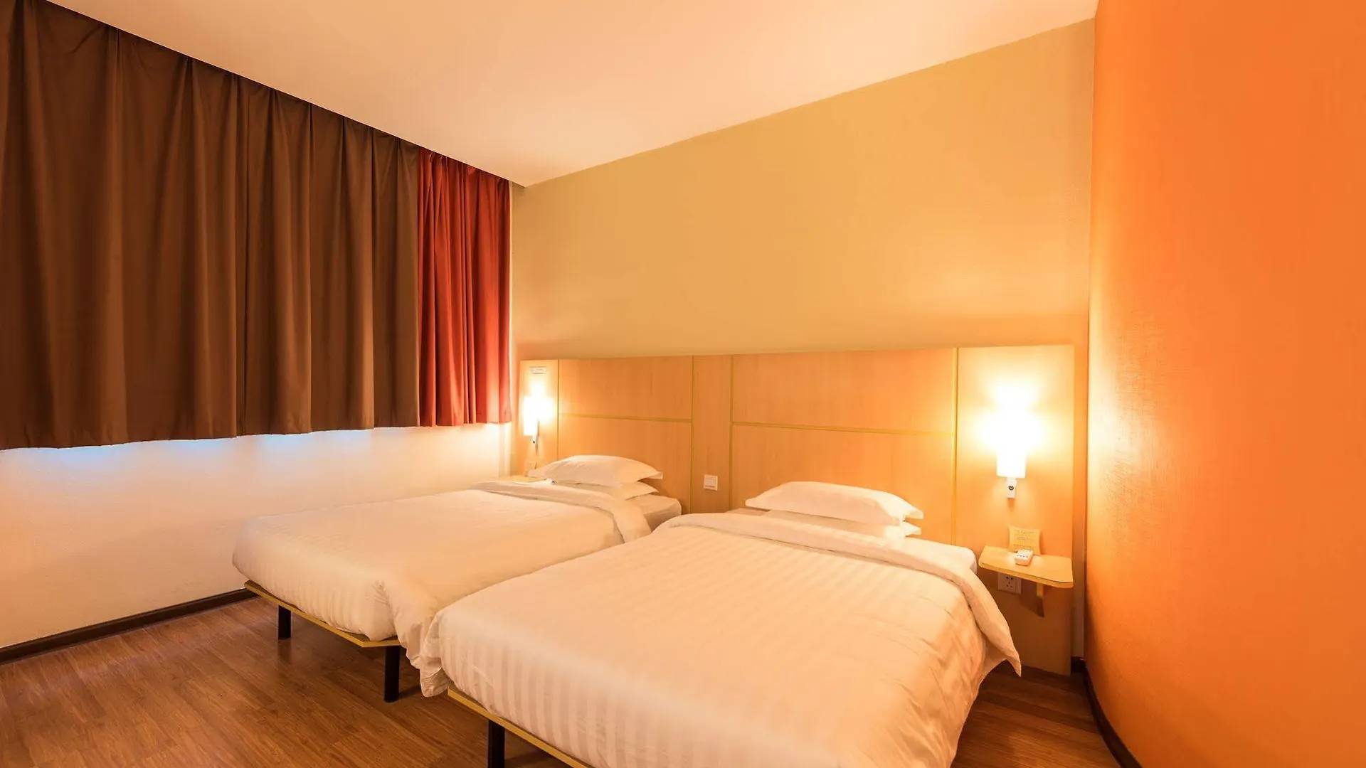 Ibis Shanghai Xujiahui Hotel