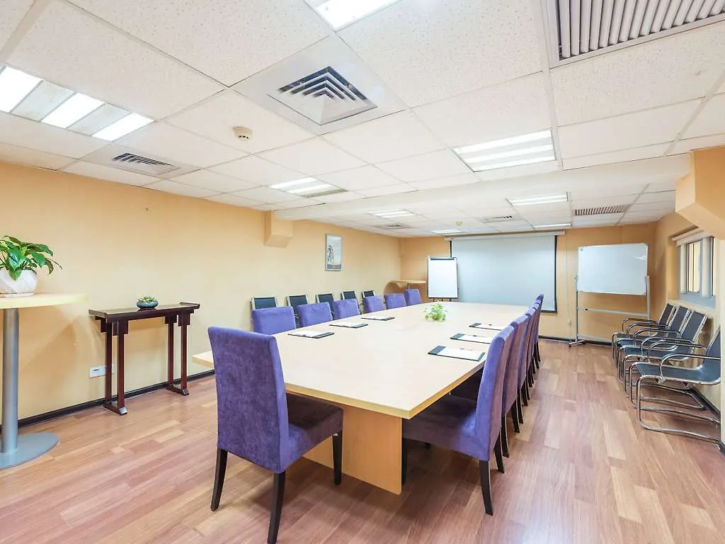 Ibis Shanghai Xujiahui 3*,